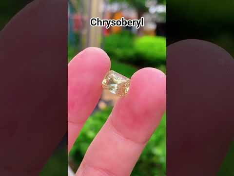 كريزوبيريل مثالي اللون الأخضر الذهبي والقطع الاستثنائي لهذه القطعة مذهلان