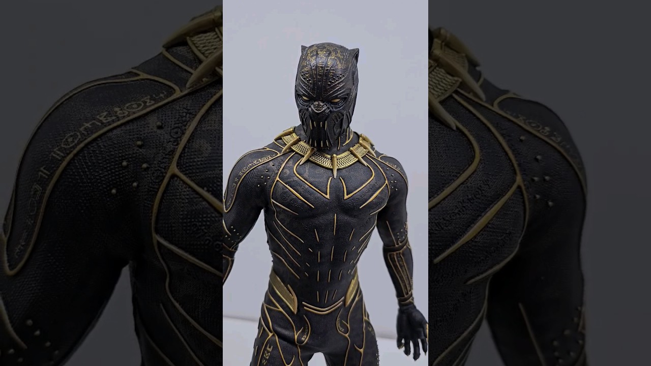 Hot Toys Killmonger! The PRINT IS AMAZING on his suit! 