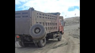 Truck Fail Compilation【E18】-Top Crazy Heavy Load Trucks!