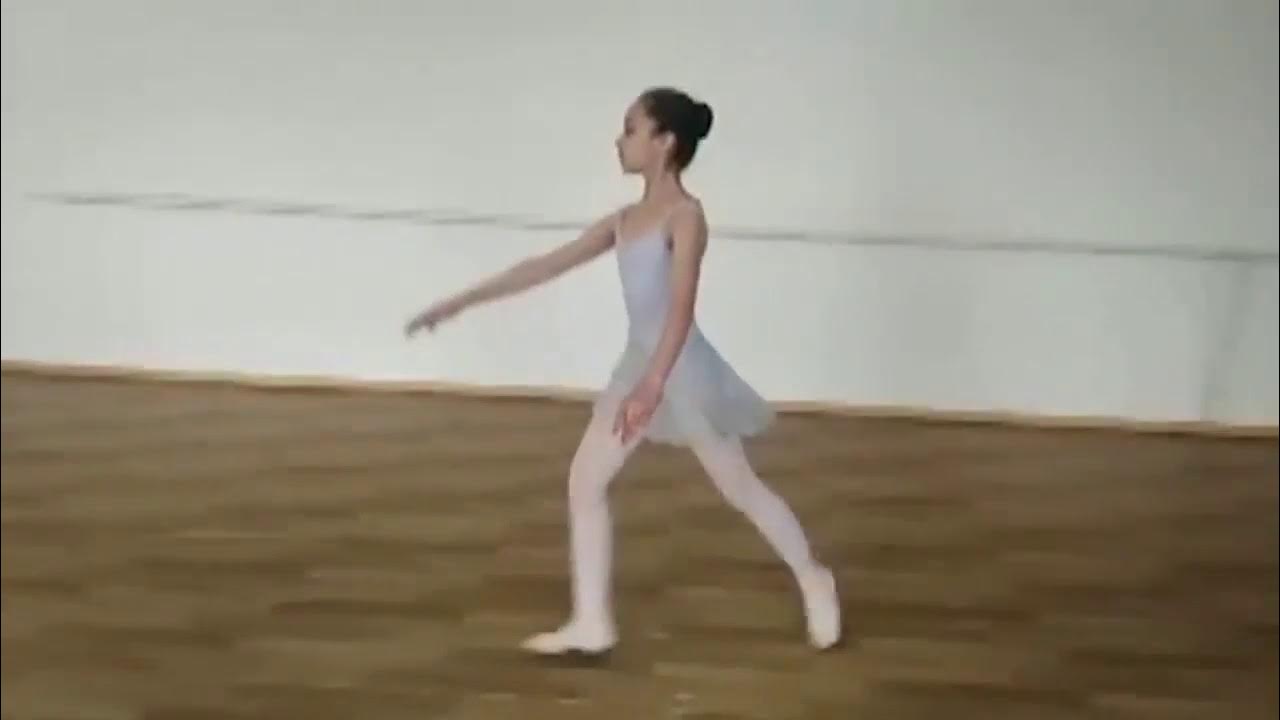 Анальды порно жұлдыздардың фотосуреттері Лесбиянка үйіне дәрігер шақырды.