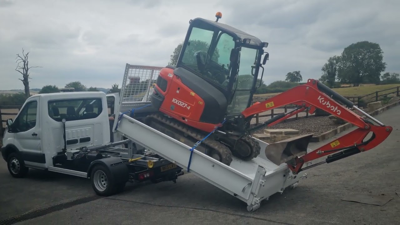 DynamiC'S 3 ton Hookloader on a MK 8 Euro 5 Ford Transit pulling 2.7 ton Kubota unit..