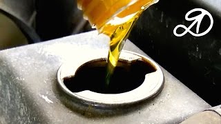 видео Замена моторного масла в автомобиле Toyota Сamry