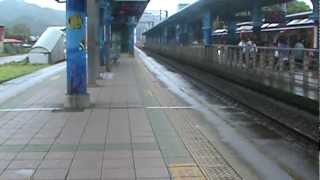 20120527 - 八堵站1201次區間車離站