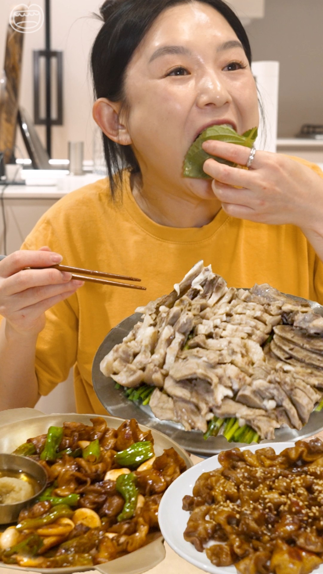 돼지 곱창구이에 막걸리 한잔 두잔 세잔