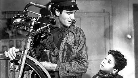 映画『自転車泥棒』盗まれた自転車を探して街をさまよう父と少年の絶望的な一日を通して、貧困に打ちひしがれる庶民の現実を描いた感動のドラマ。
