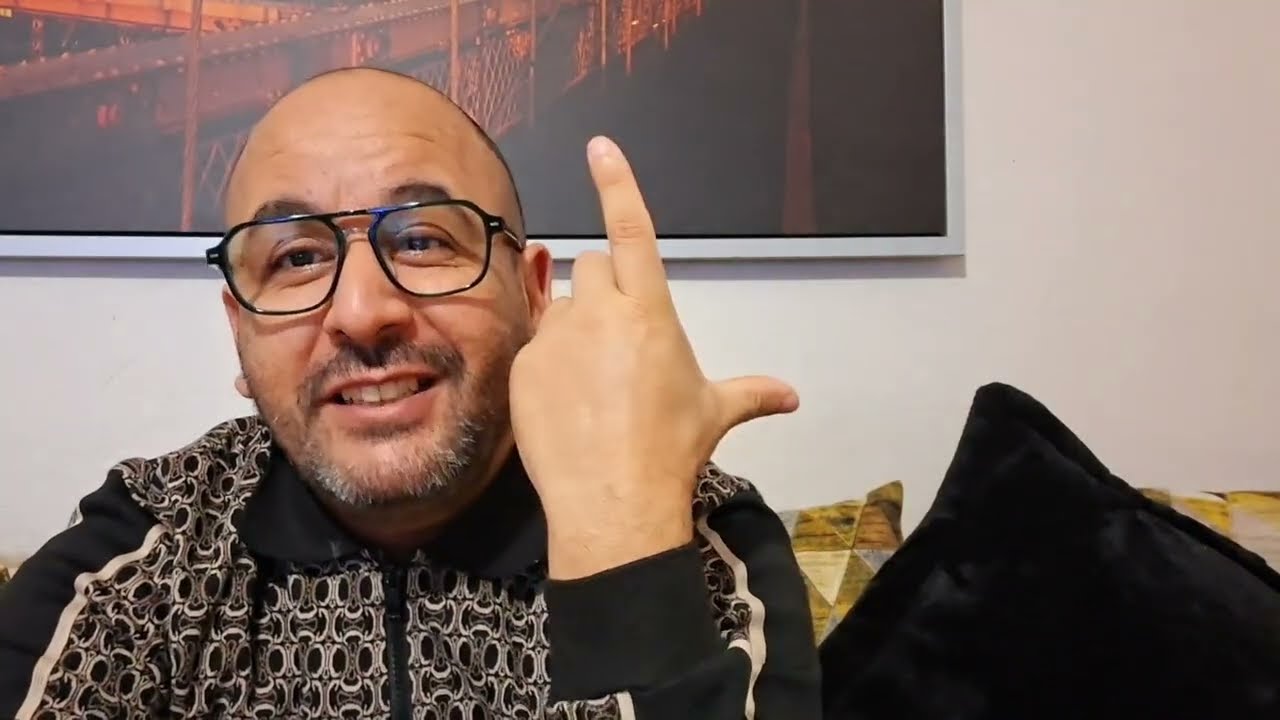 خديجه تيفي كانعرف عليك المصداقيه جيتي للصحفي والبدويه وضرتي كي الحية كنتمناك دكري السمية