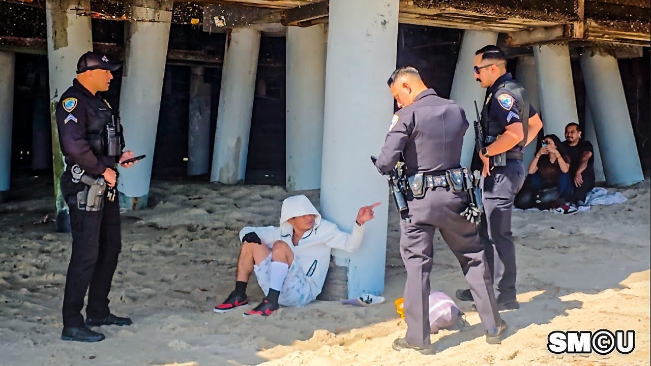 𝗡𝗢 𝗧𝗥𝗘𝗦𝗣𝗔𝗦𝗦𝗜𝗡𝗚: Police Order Group Out From Under Santa Monica Pier