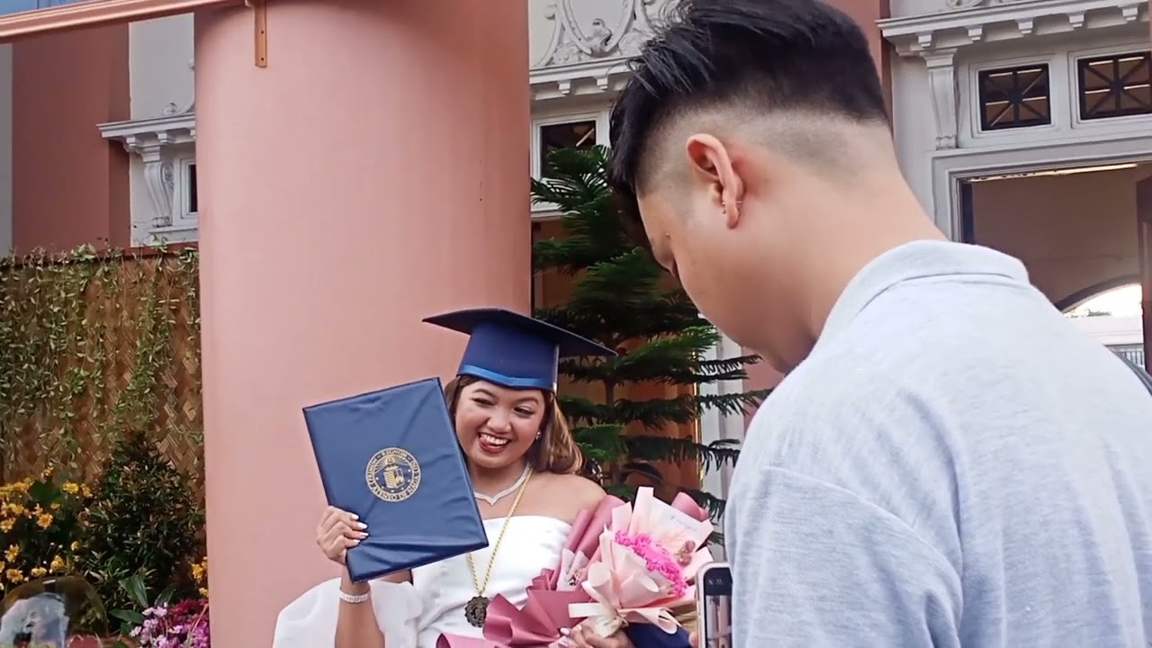 HAPPY GRADUATION BECCA 😘🎉💙