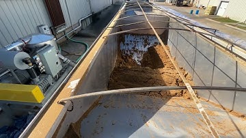 Unloading a Hopper Trailer with SKIDPOT™ and HOP-VAC™ Adapter