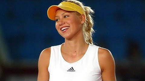 Anna Kournikova’s Wimbledon Wardrobe Malfunctioned. What Happened Next Will Shock You