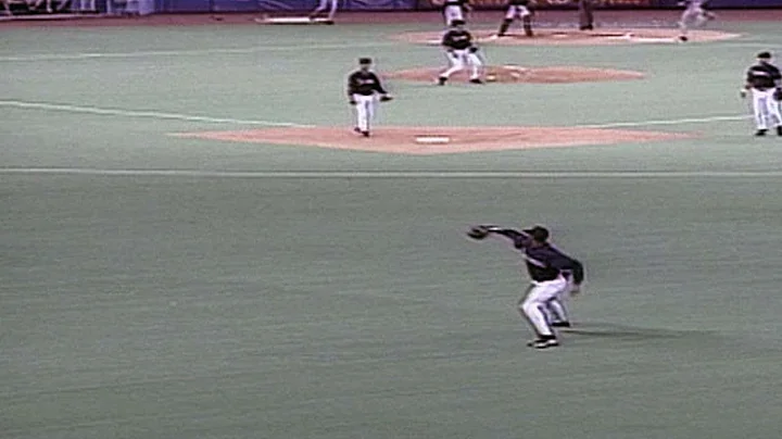 COL@SEA: Griffey throws out McCracken at home