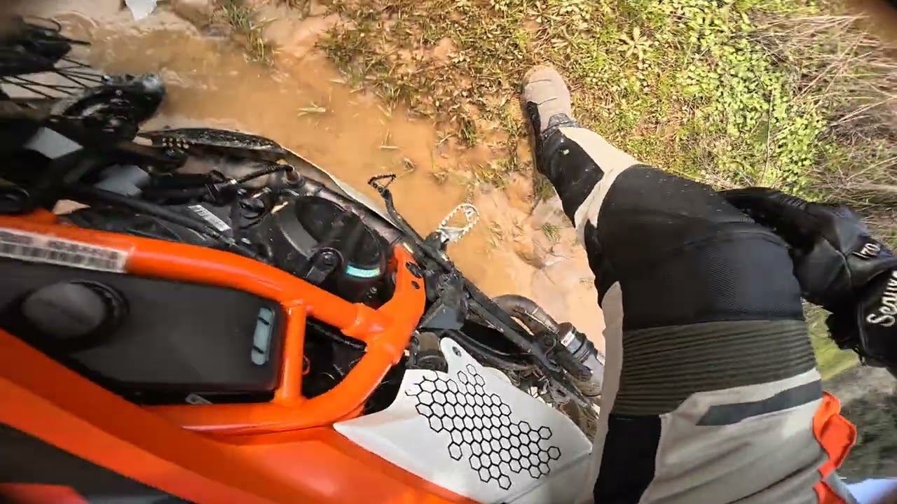 ¡Barro y agua! 390 Enduro R.