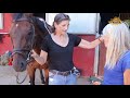 Bienestar equino en las cuadras junto a Lucy Rees: Limpieza y ensillado