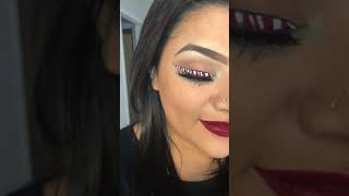 Candycane eye makeup