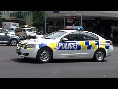 My last NZ Police car videos. I'm moving to Australia today! :O New Zealand Police Holden VZ & VE Commodore Auckland New Zealand Disclaimer: This YouTube channel is in no way associated with any of the organisations portrayed