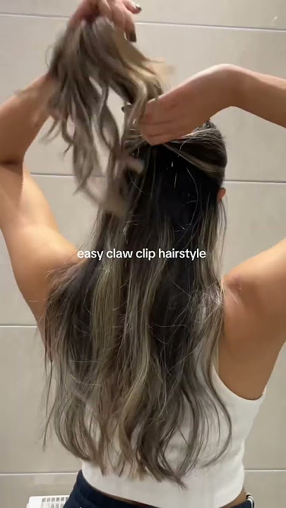 Easy claw clip half up half down hairstyle, perfect for medium to long hair! This is definitely my g