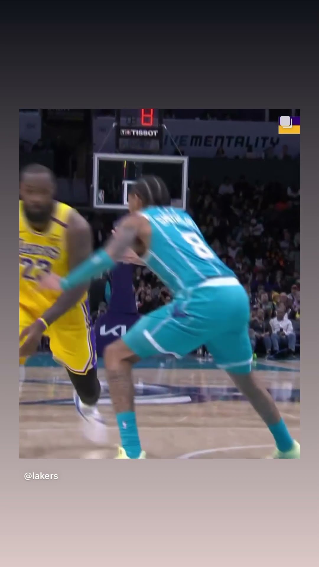 Versus the entire team #hoodnews #lebronjames #lakers #nba #sports #trending #viralvideo #basketball