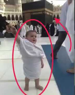 Subhanallah anak kecil tawaf di Ka'bah