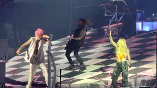 Machine Gun Kelly & Avril Lavigne Bois Lie (Madison Square Garden) 4K