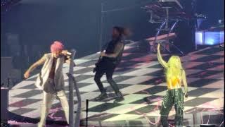 Machine Gun Kelly & Avril Lavigne Bois Lie (Madison Square Garden) 4K