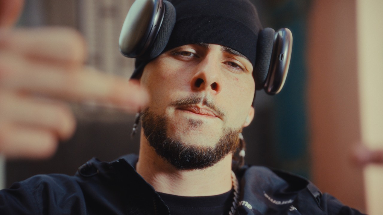 Toro - Tranki (Videoclip Oficial) auf YouTube ansehen Toro - Tranki (Videoclip Oficial) auf YouTube ansehen