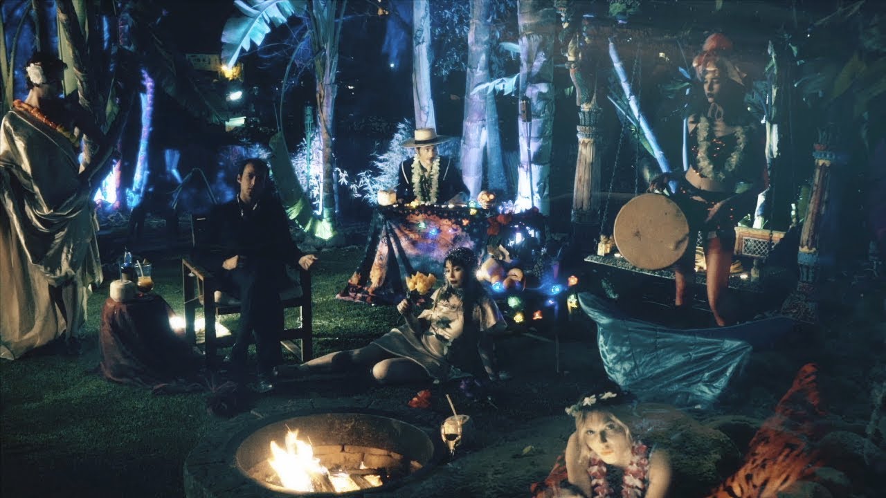 La Femme - L'Hawaïenne (Official Music Video)