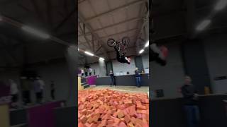 В 9 лет УЧИМ БЭКФЛИП. Что не так? #bike #bmx #backflip #shorts