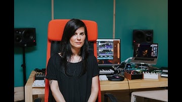 Rebekah deconstructs the hybrid setup | Native Instruments