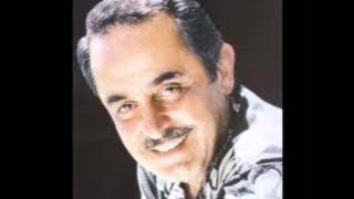 ملحم بركات-على بابي واقف قمرين