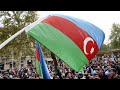 Miles de azerbaiyanos celebran el fin de la guerra con Armenia