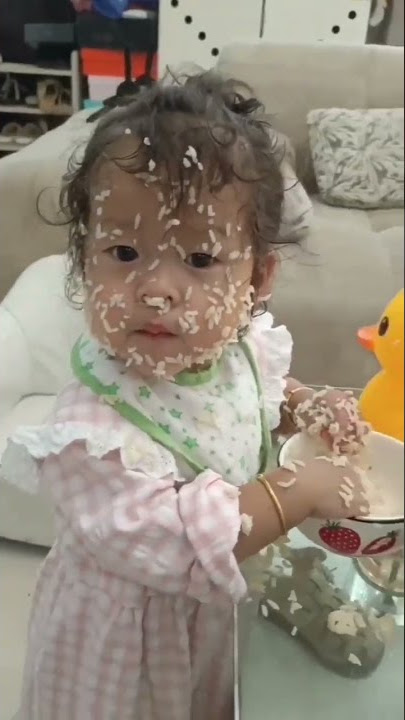 Lucu Banget 😅 Belajar Makan sendiri 👍
