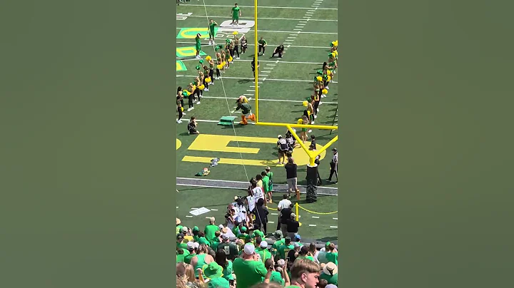 Oregon Ducks Mascot Loses His Head