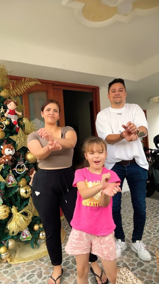 TENGO TODO LO QUE QUIERO#humor #cosasdefamilia #comedia #cosasdecasa #shortviral #navidad #risa