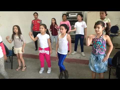 Alunas do Módulo II idade:  de  9 a 11 anos dançando a música Prepara da Anita