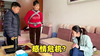 六嫂賭氣離家出走，小六緊追到娘家，看丈母娘幫誰？