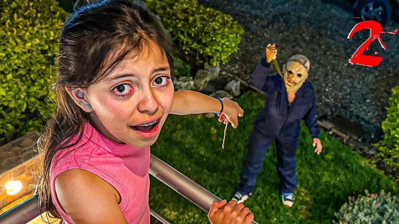 EL HOMBRE SIN CARA APARECE en el JARDIN DE MI CASA * ¡Tiene un CUCHILLO!