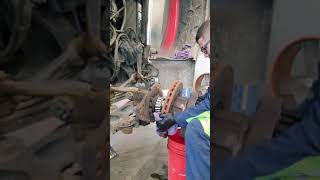 2014 Peterbilt 389 TowPig king pins disassembly