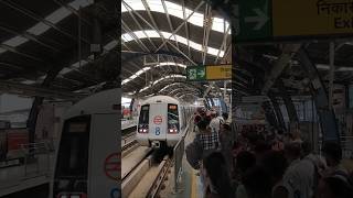 Anand Vihar ISBT 🚉  | Delhi Metro 🚇 #delhimetro #travelshorts #delhilife