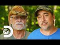 Tickle Helps Pay Beautiful Tribute To Law&#39;s Late Father | Moonshiners