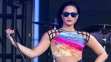 Demi Lovato Performs 