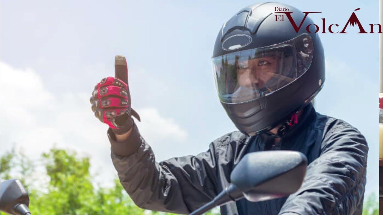 Какие бывают шлемы. Шлем для езды на велосипеде. У него есть шлем. Шлем мотоциклетный вега. Шлем crosshelmet x1.