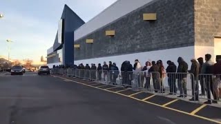 Best Buy line on Thanksgiving Day