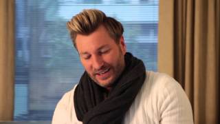 Robbie Savage: Roy Keane didnt sign me...over a daft voicemail.
Footie legend Robbie Savage could have ended up playing for Sunderland...if it hadn’t been for his silly voicemail.
But that’s not the only revelation about Robbie to come from a book written by a football legend. Footie star Gary Neville writes about Robbie too in his book, Red. Watch the video to find out more.
All books available at www.blinkboxbooks.com. Robbie Savage: Roy Keane didnt sign me...over a daft voicemail.