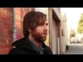 Capture de la vidéo Josh Pyke: "Leeward Side" Live W/ Interview