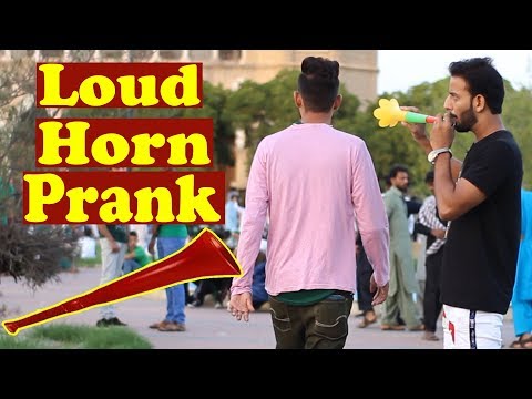 loud-horn-prank-|-independence-day-special-|-pranks-in-pakistan
