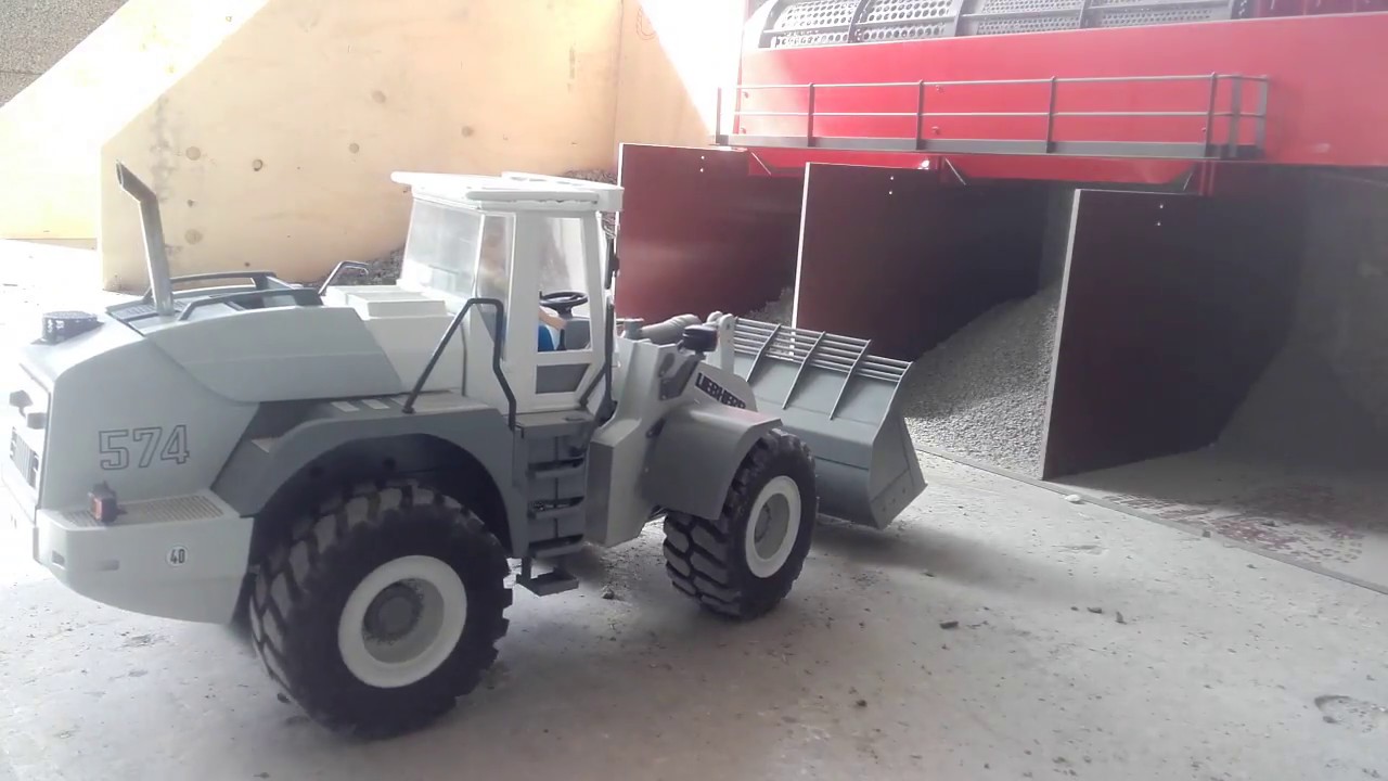 LESU rc Liebherr 574 working at the 