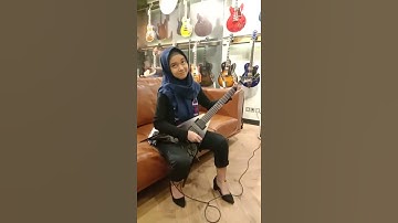 Thumbnail of 🎵Normal Girl plays Burzum - "Dunkelheit" at Guitar Store 🔥