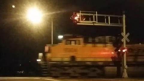 BNSF Light Power Move