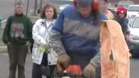 Chainsaw wood carving - Santa Clause start to fini...