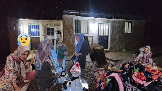 Download Lagu In a blizzard, a 31-year-old pregnant mother stood with her children. MP3